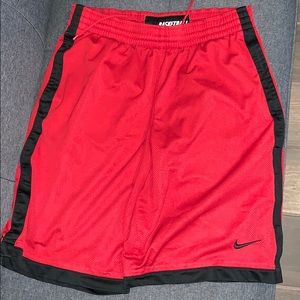Nike men’s basketball short size small